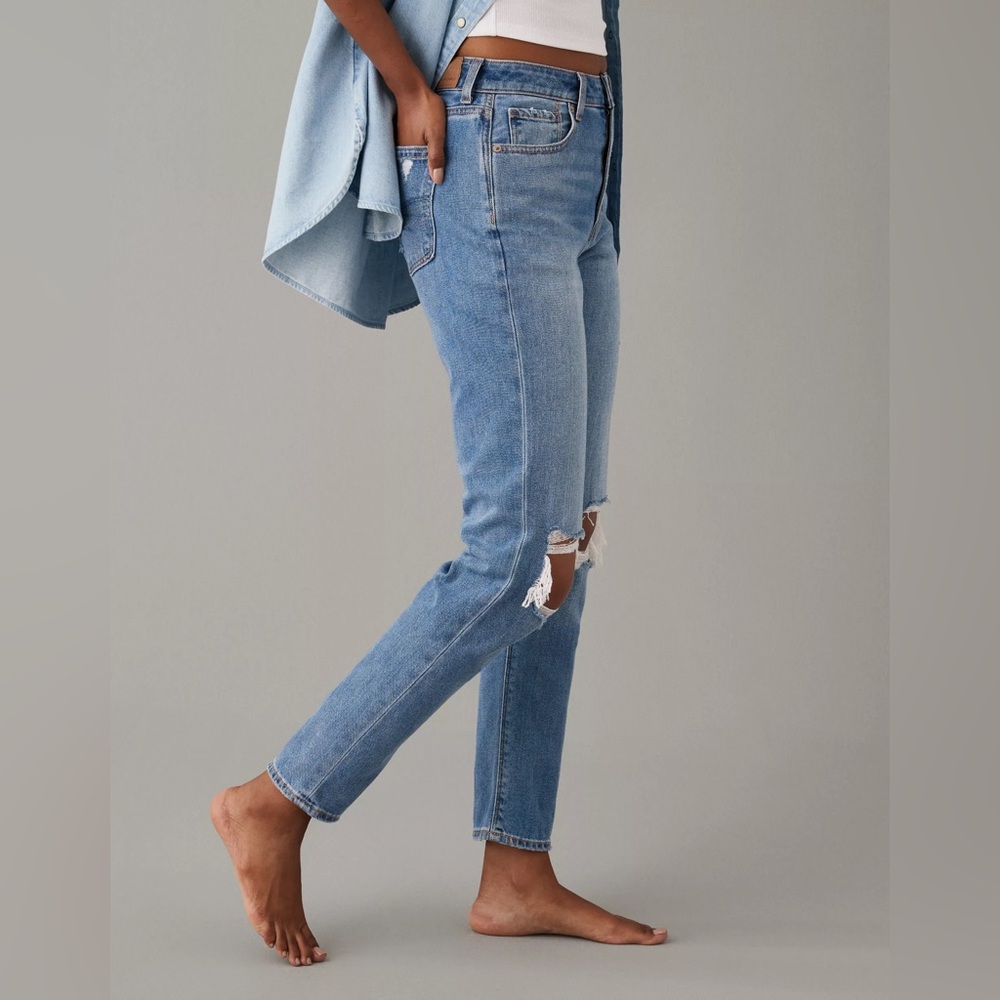 AE ripped mom jean - Picture 3 of 5